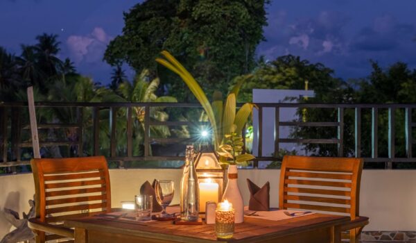 23-Dinner Table_Terrace_Close up_Kamadhoo Inn_Baa_Kamadhoo_Hanifaru Bay_Maldives